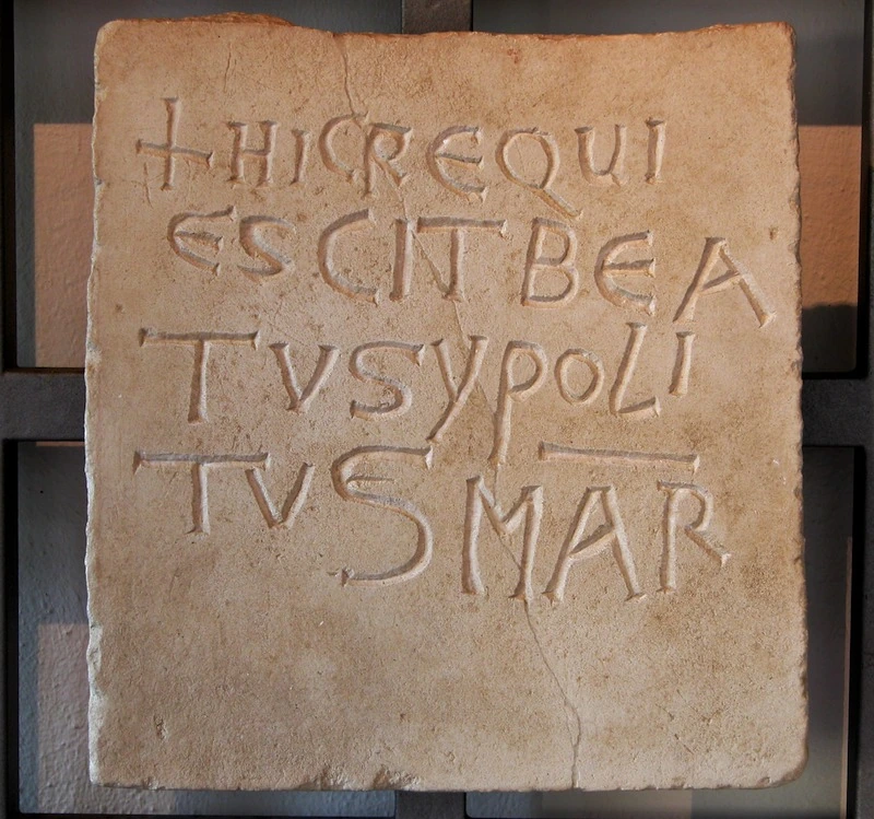 Epigrafe che ricorda la sepoltura di Ippolito, Antiquarium della basilica.